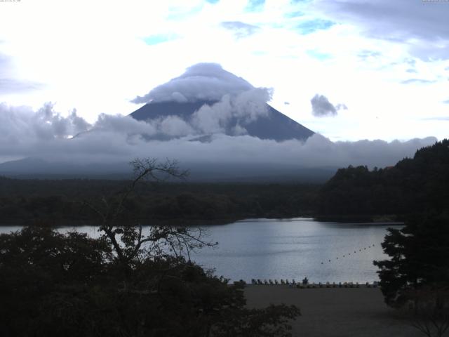 精進湖からの富士山