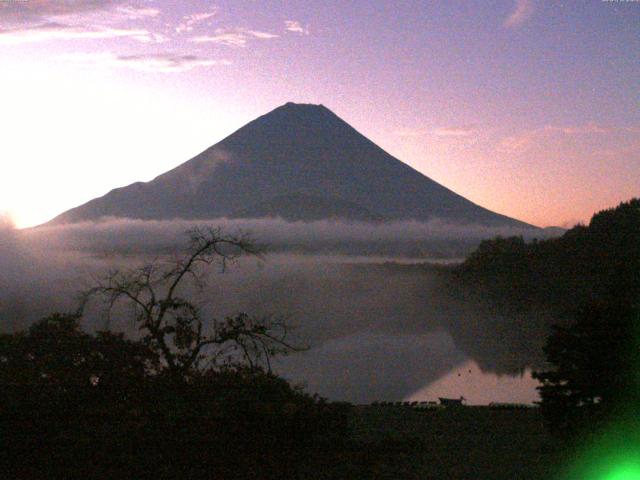 精進湖からの富士山