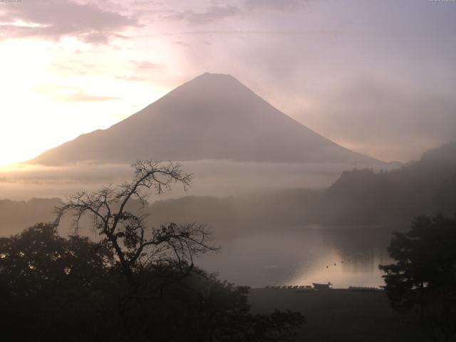 精進湖からの富士山