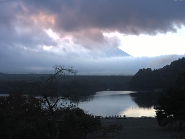 精進湖からの富士山