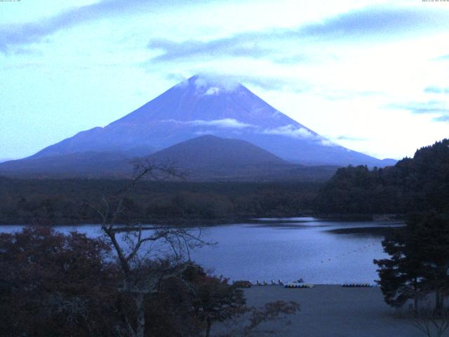 精進湖からの富士山