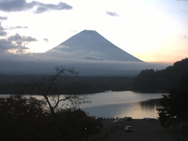 精進湖からの富士山