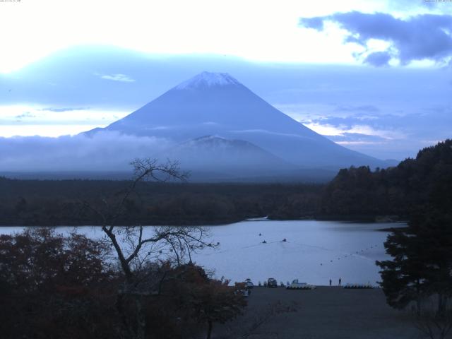 精進湖からの富士山