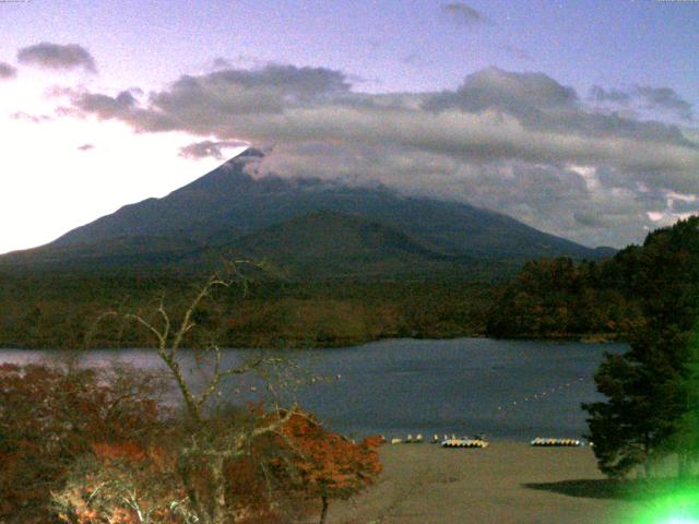 精進湖からの富士山