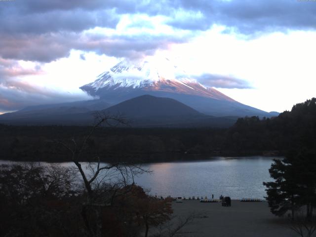 精進湖からの富士山