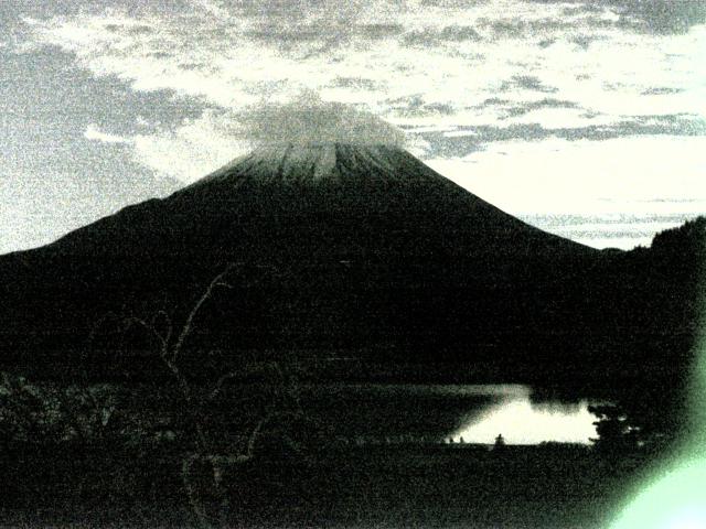 精進湖からの富士山