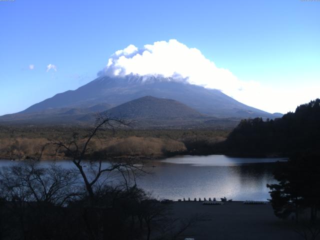 精進湖からの富士山