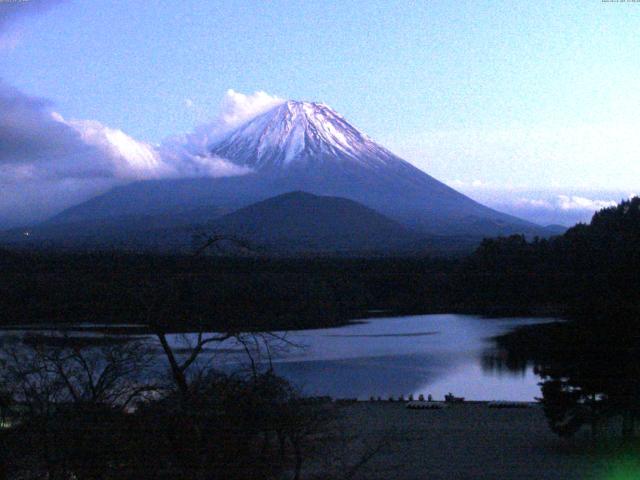 精進湖からの富士山