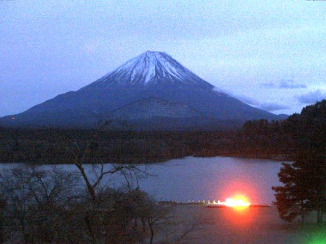 精進湖からの富士山