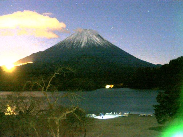 精進湖からの富士山