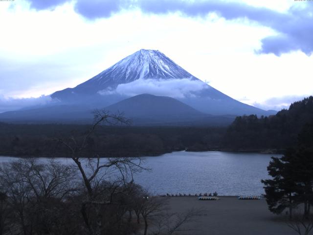 精進湖からの富士山