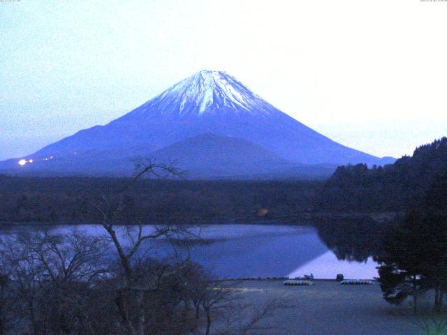 精進湖からの富士山