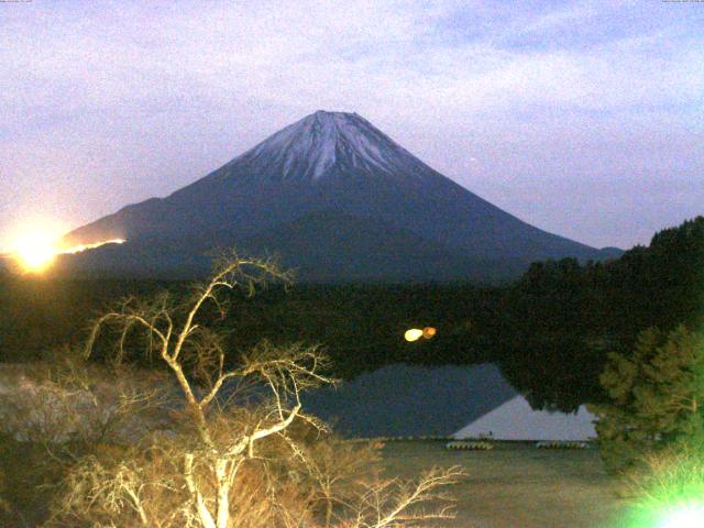 精進湖からの富士山