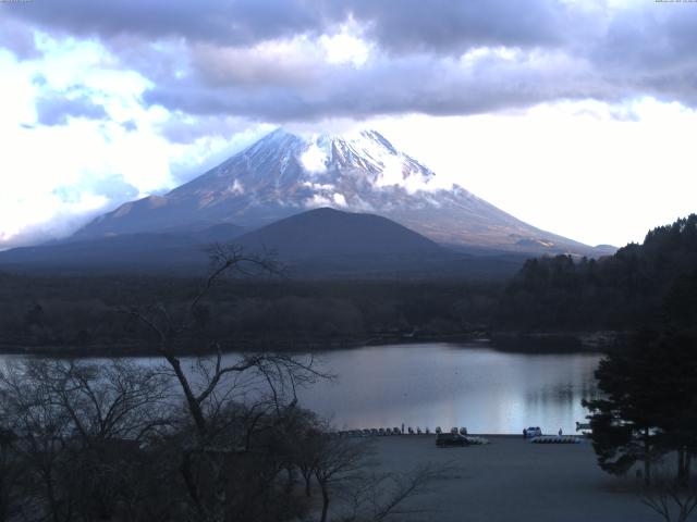 精進湖からの富士山