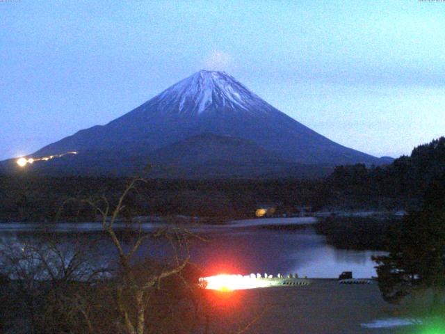 精進湖からの富士山