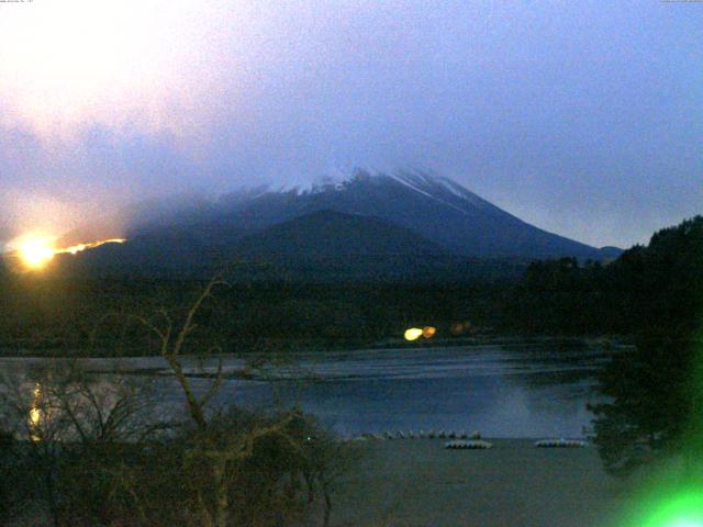 精進湖からの富士山