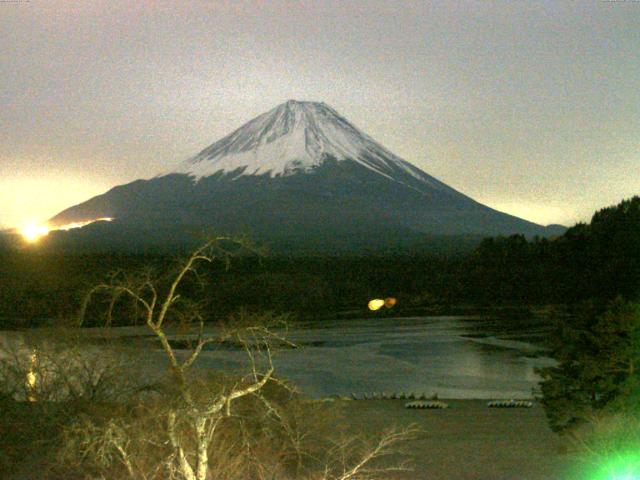 精進湖からの富士山