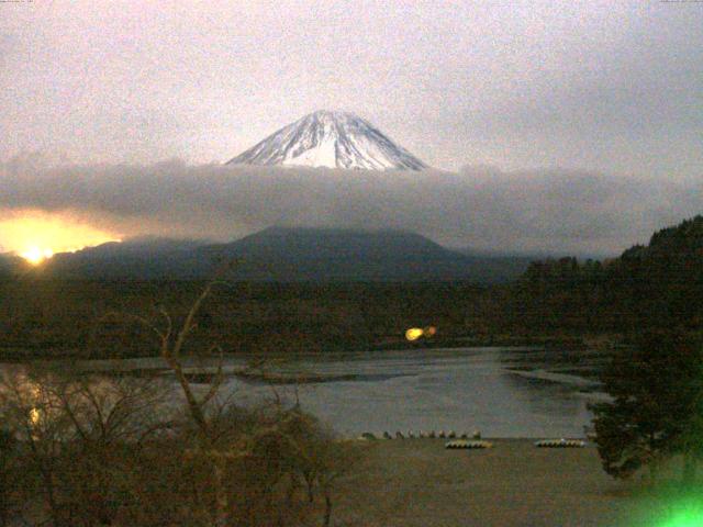 精進湖からの富士山