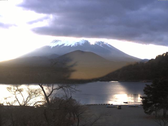 精進湖からの富士山