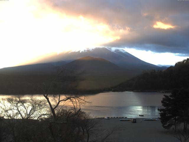 精進湖からの富士山