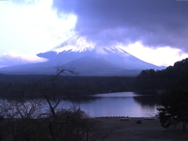 精進湖からの富士山