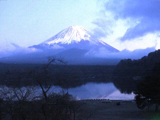 精進湖からの富士山