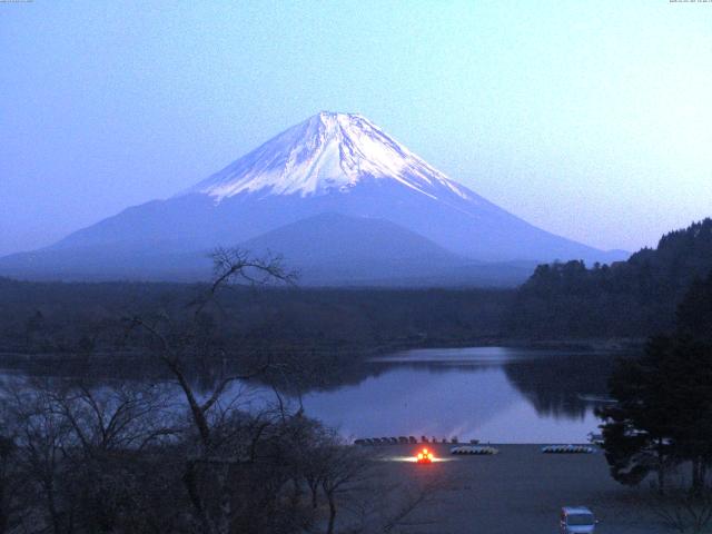 精進湖からの富士山