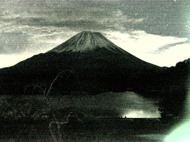 精進湖からの富士山