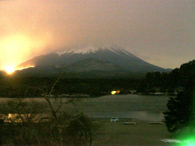 精進湖からの富士山